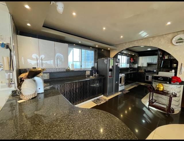 6 BEDROOM APARTMENT FOR SALE IN NORTH BEACH